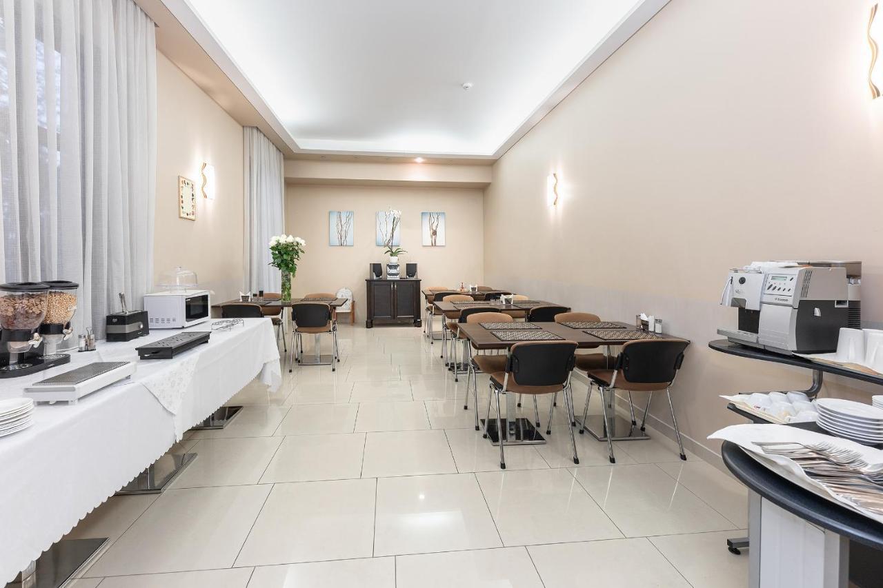 Room In Bb - Valensija - Suite For Two In Nice Hotel Jurmala Exterior photo